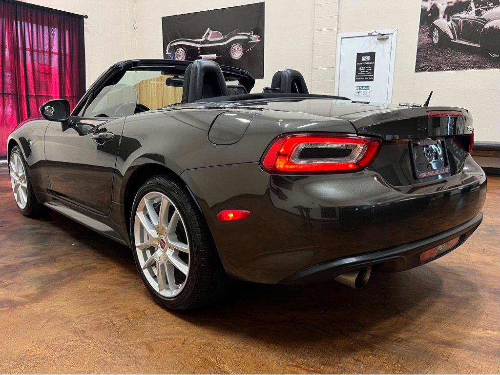 Used 2017 FIAT 124 Spider Classica RWD image 7