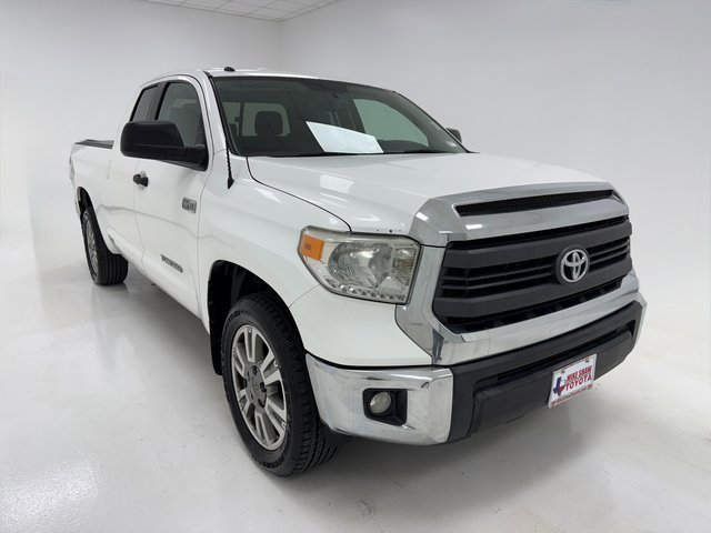 Used 2015 Toyota Tundra SR5 w/ SR5 Upgrade Package image 2