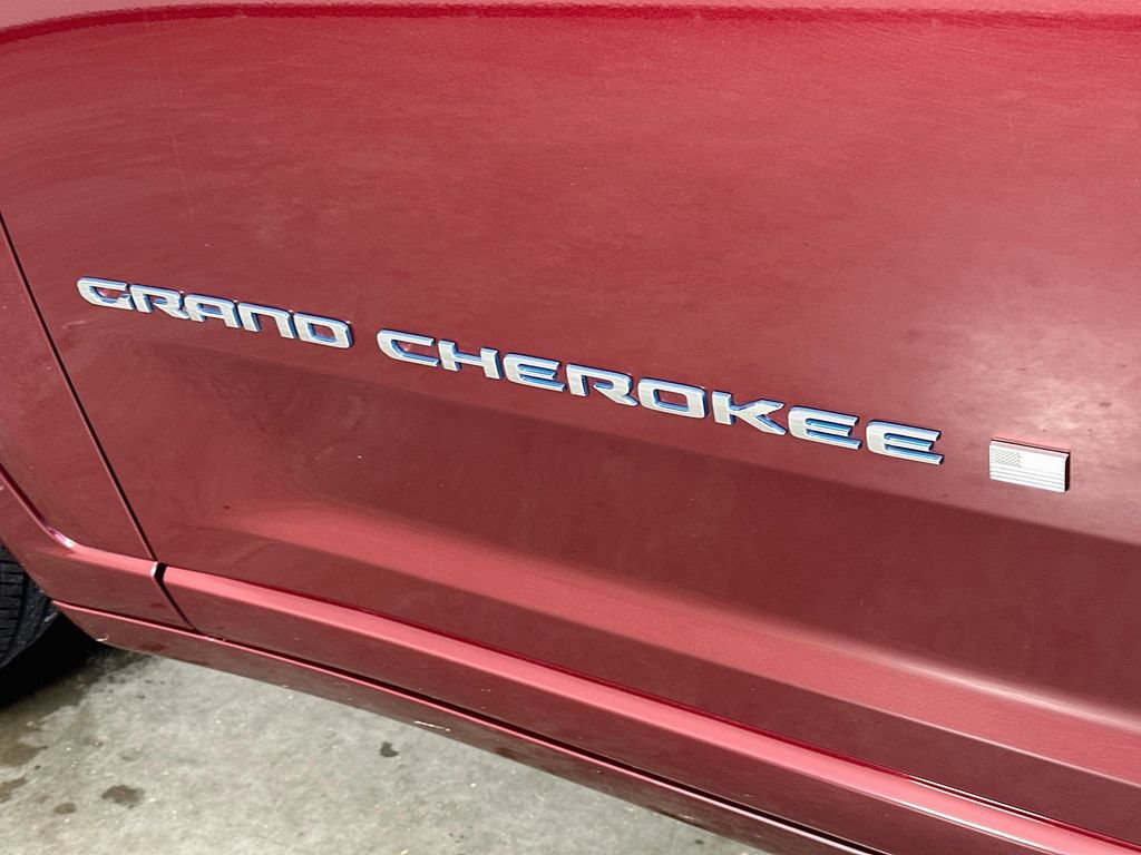 Used 2022 Jeep Grand Cherokee Overland AWD/4WD image 26