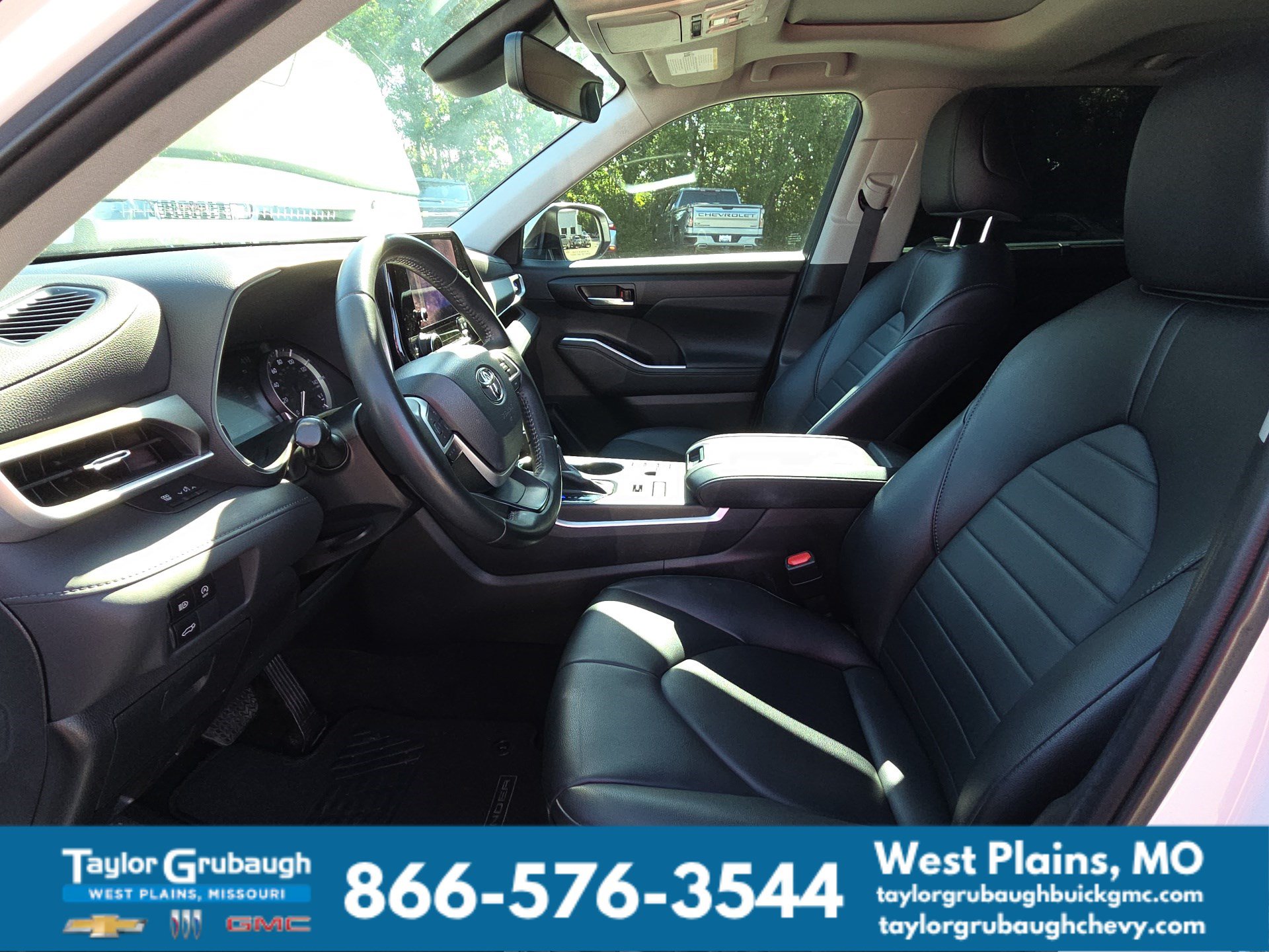 Used 2023 Toyota Highlander XLE AWD/4WD image 15