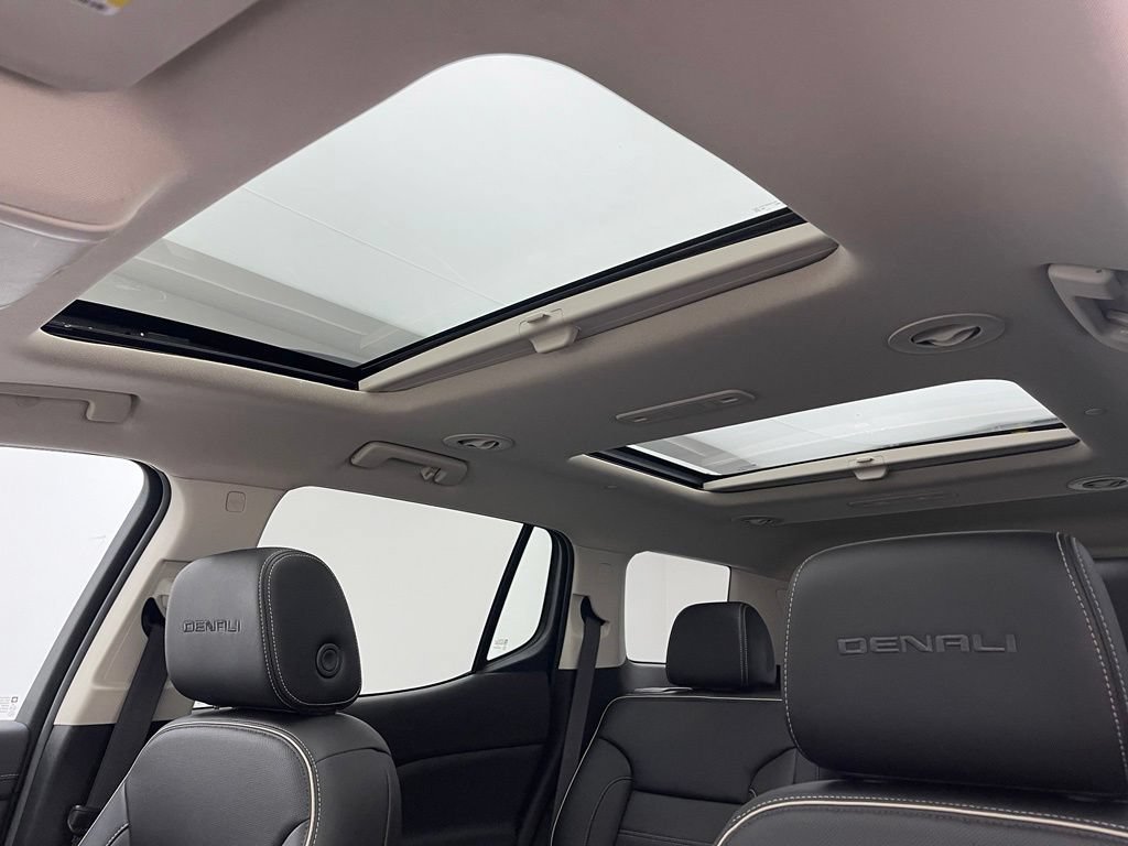 Used 2021 GMC Acadia Denali w/ Denali Technology Package FWD image 5
