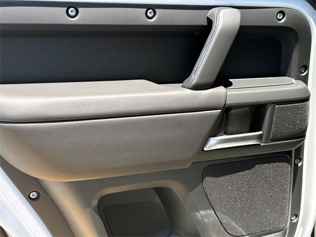 New 2025 Land Rover Defender 130 X-Dynamic SE image 11