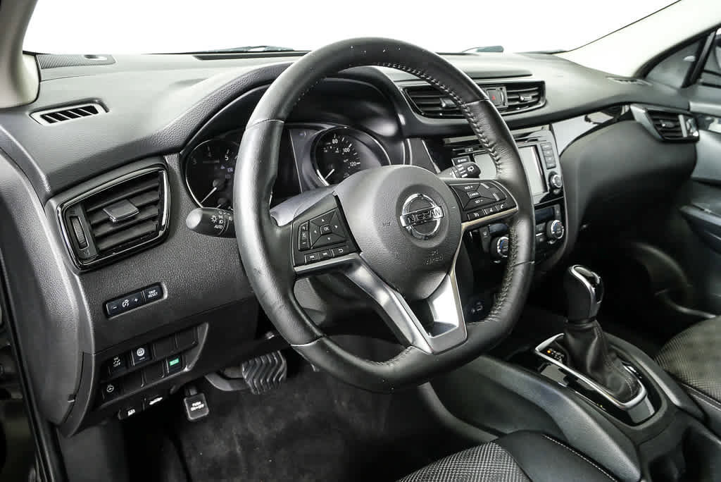 Used 2019 Nissan Rogue Sport SV w/ All-Weather Package FWD image 4