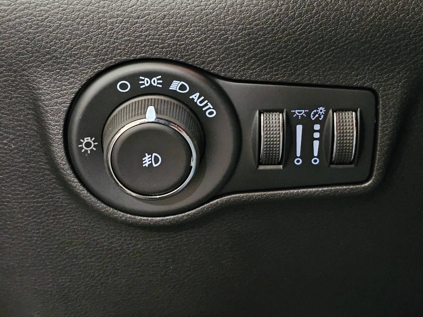 New 2026 Jeep Compass Trailhawk w/ Sun, Sound & Navigation Group AWD/4WD image 18