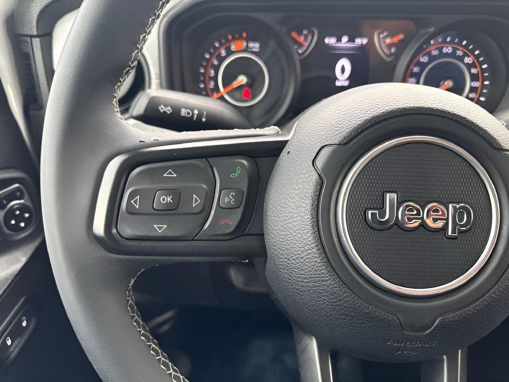 Used 2025 Jeep Wrangler Unlimited Sport AWD/4WD image 13