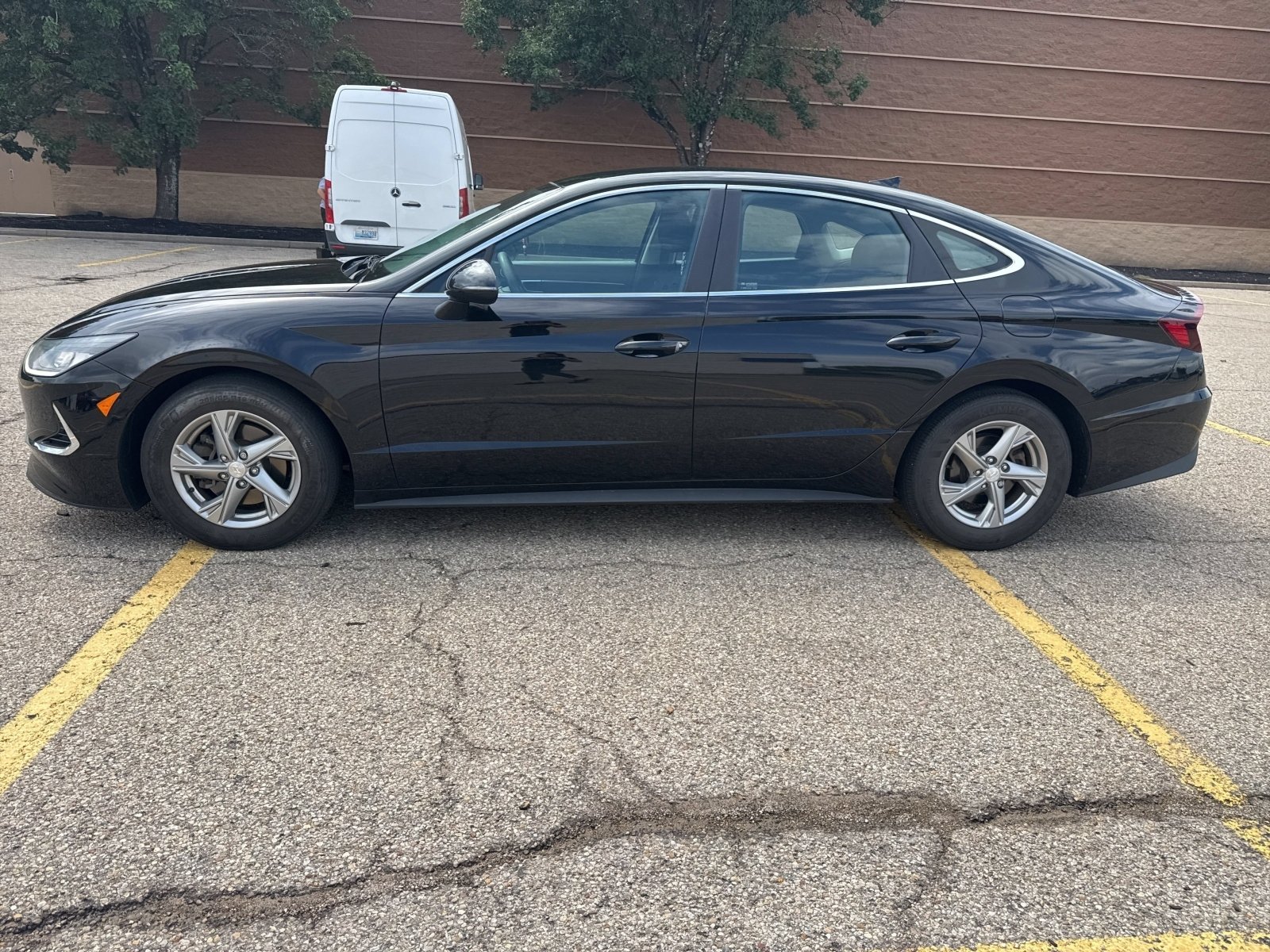 Used 2023 Hyundai Sonata SE FWD image 2