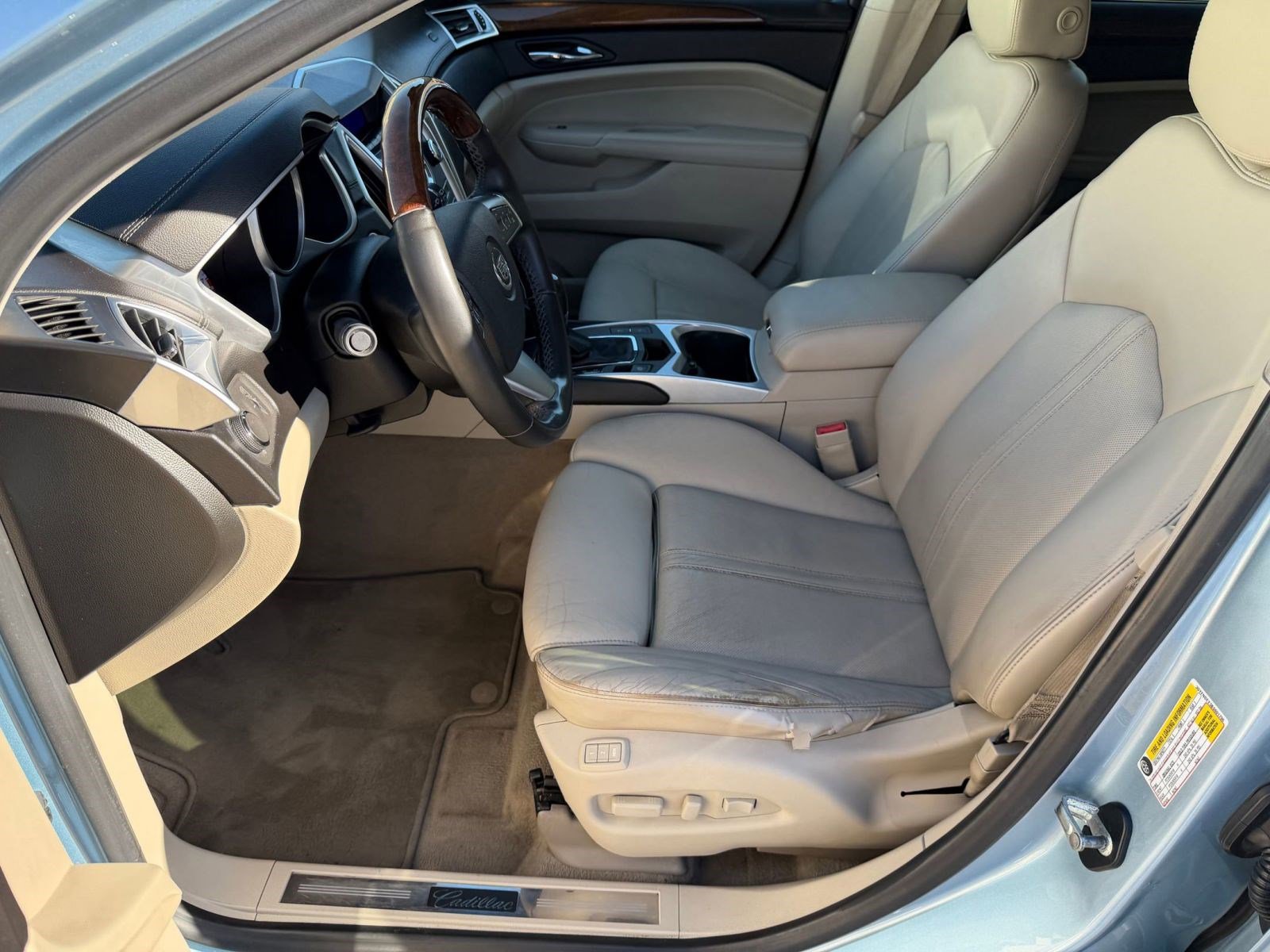 Used 2011 Cadillac SRX Luxury image 4