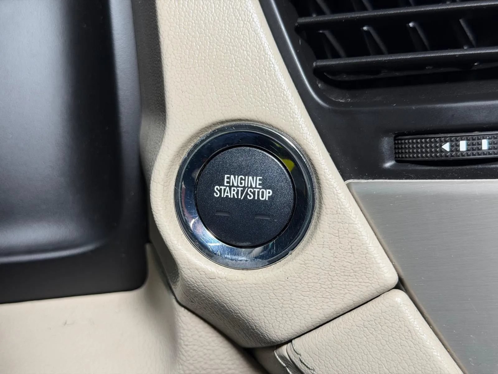 Used 2015 GMC Yukon Denali w/ Premium Package AWD/4WD image 37