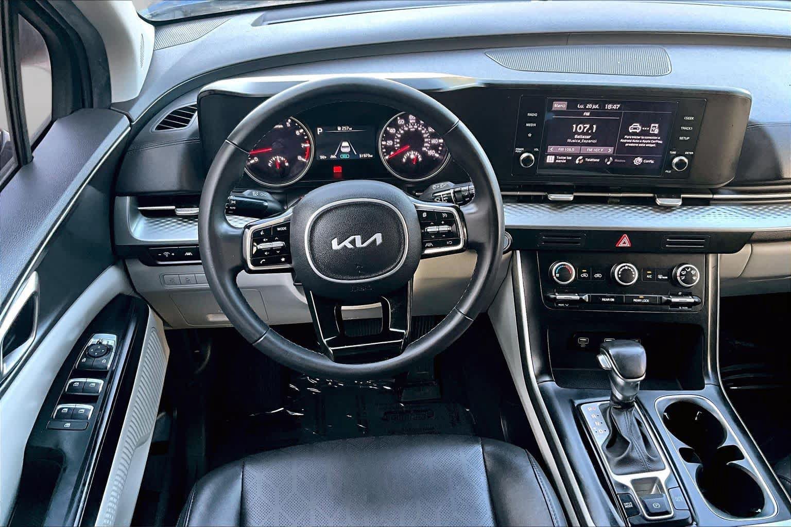 Used 2022 Kia Carnival LX FWD image 6