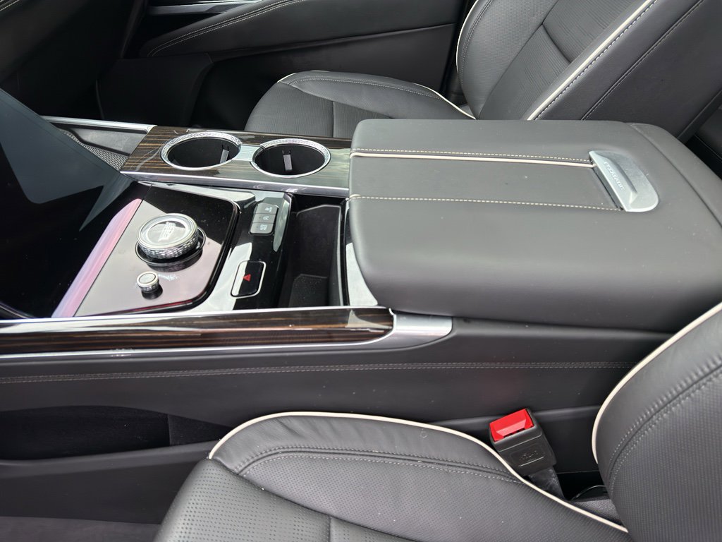 Used 2025 Cadillac Escalade Premium Luxury image 15