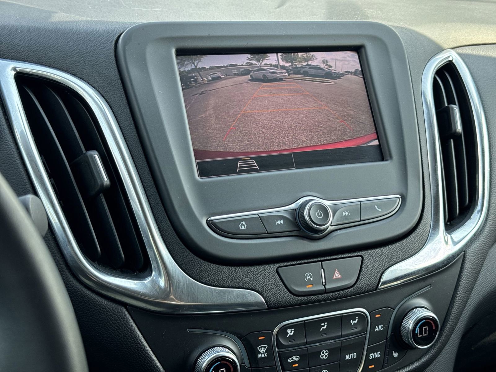 Used 2024 Chevrolet Equinox LT FWD image 25