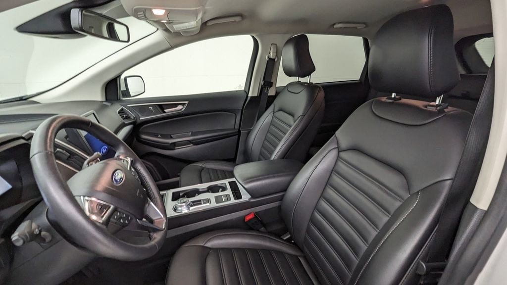 Certified 2022 Ford Edge SEL w/ Convenience Package image 2