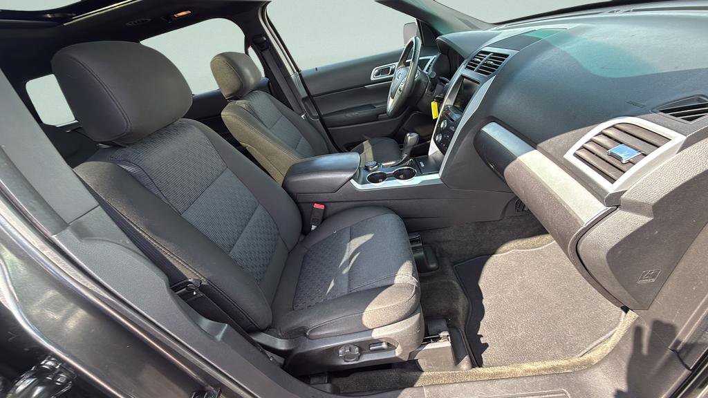 Used 2015 Ford Explorer XLT w/ Equipment Group 201A image 34