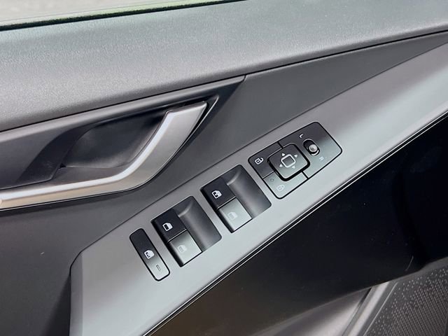 New 2026 Kia Niro LX image 17