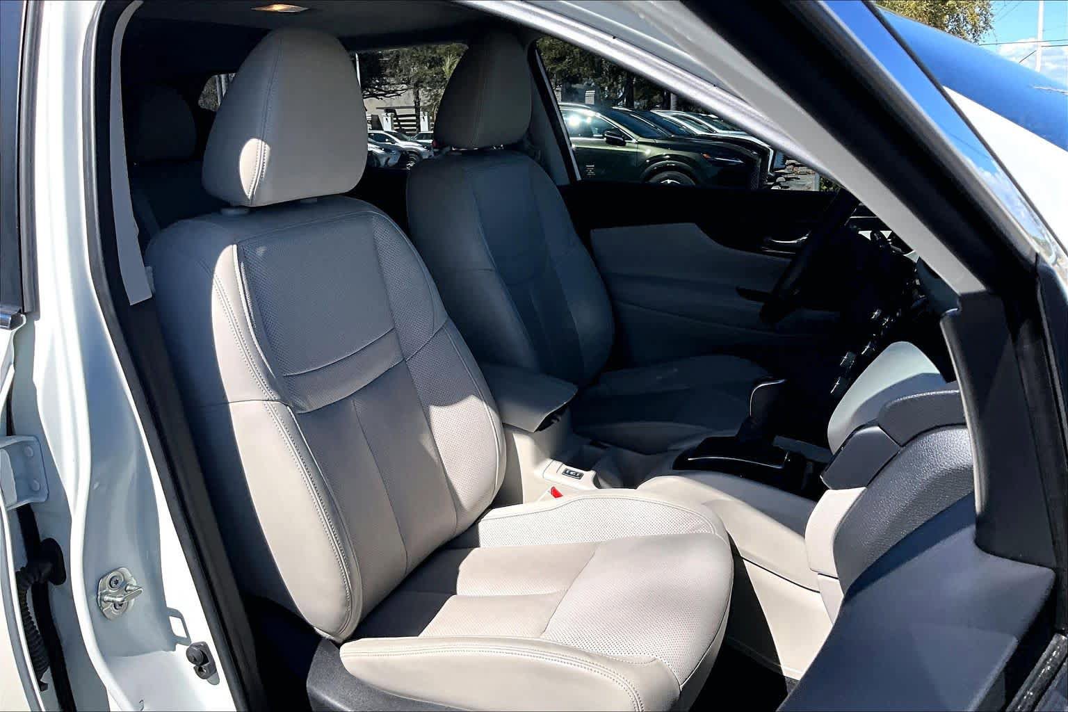 Used 2021 Nissan Rogue Sport SL w/ Premium Package image 9