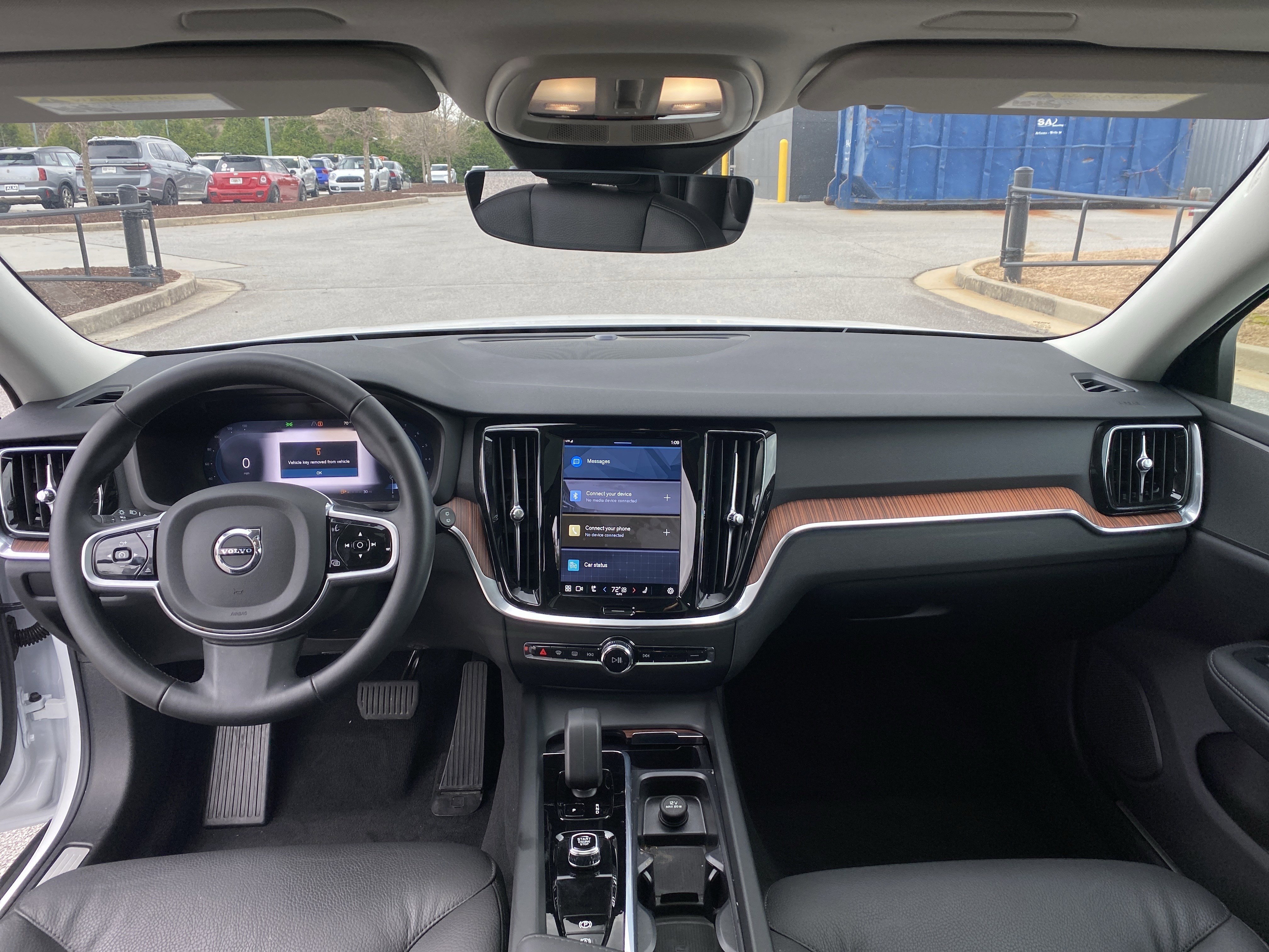 Used 2025 Volvo V60 B5 Cross Country Plus image 32