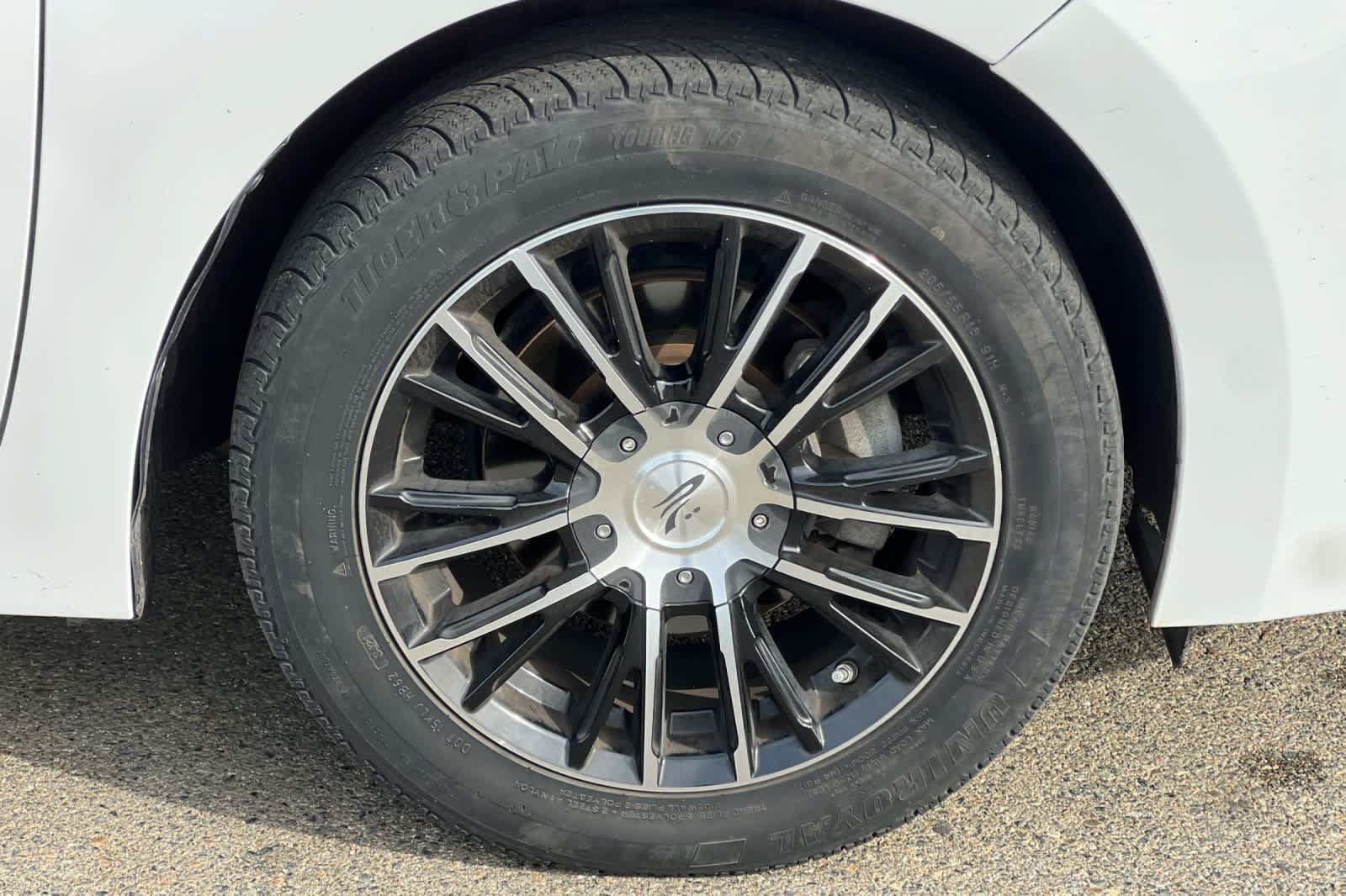 Used 2016 Toyota Corolla LE FWD image 18