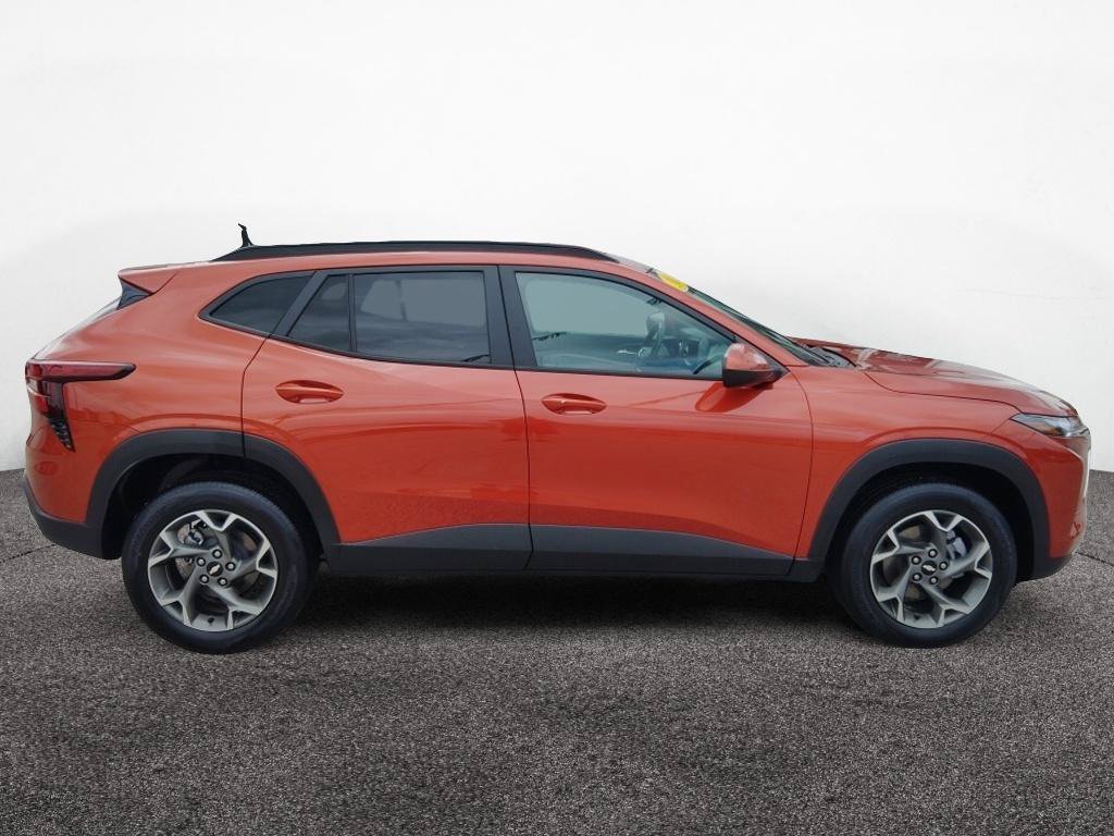 Used 2024 Chevrolet Trax LT w/ Driver Confidence Package FWD image 9