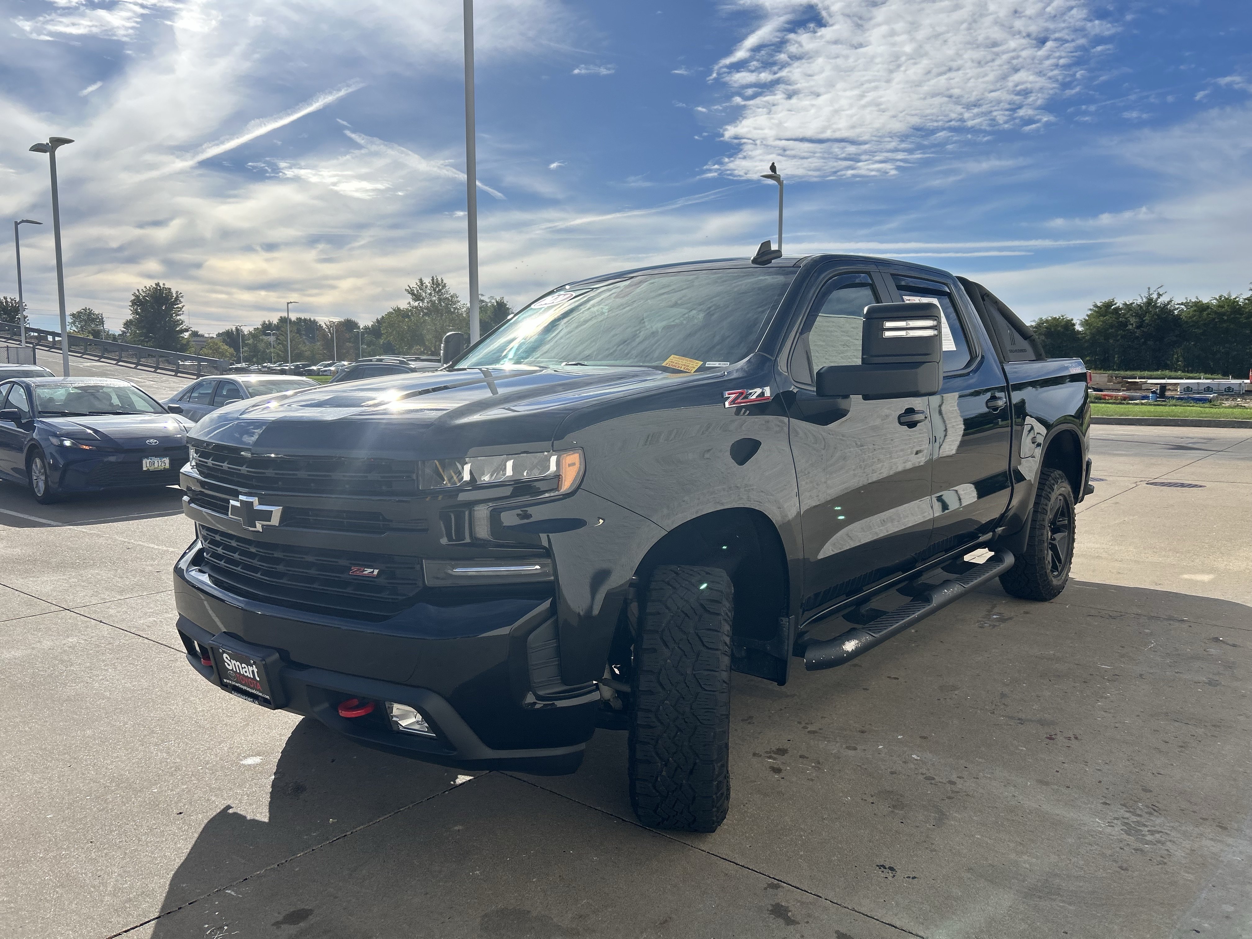 Used 2020 Chevrolet Silverado 1500 LT Trail Boss w/ Midnight Edition AWD/4WD image 2