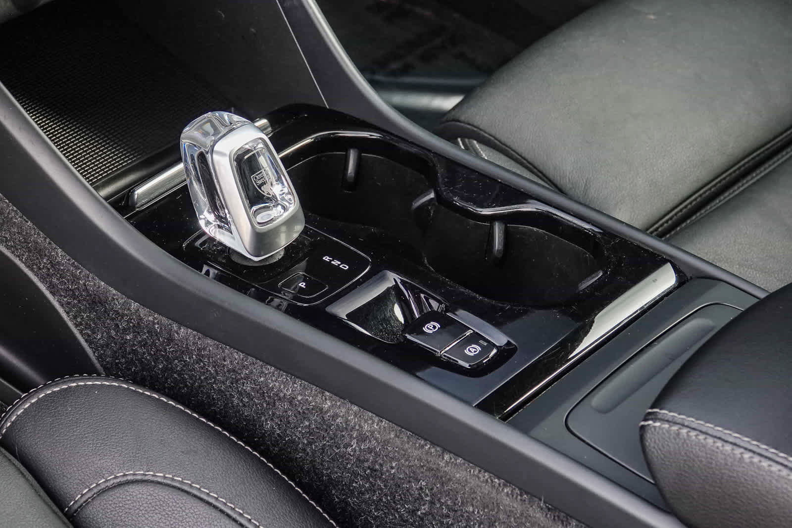 Used 2021 Volvo XC40 T4 Inscription image 35