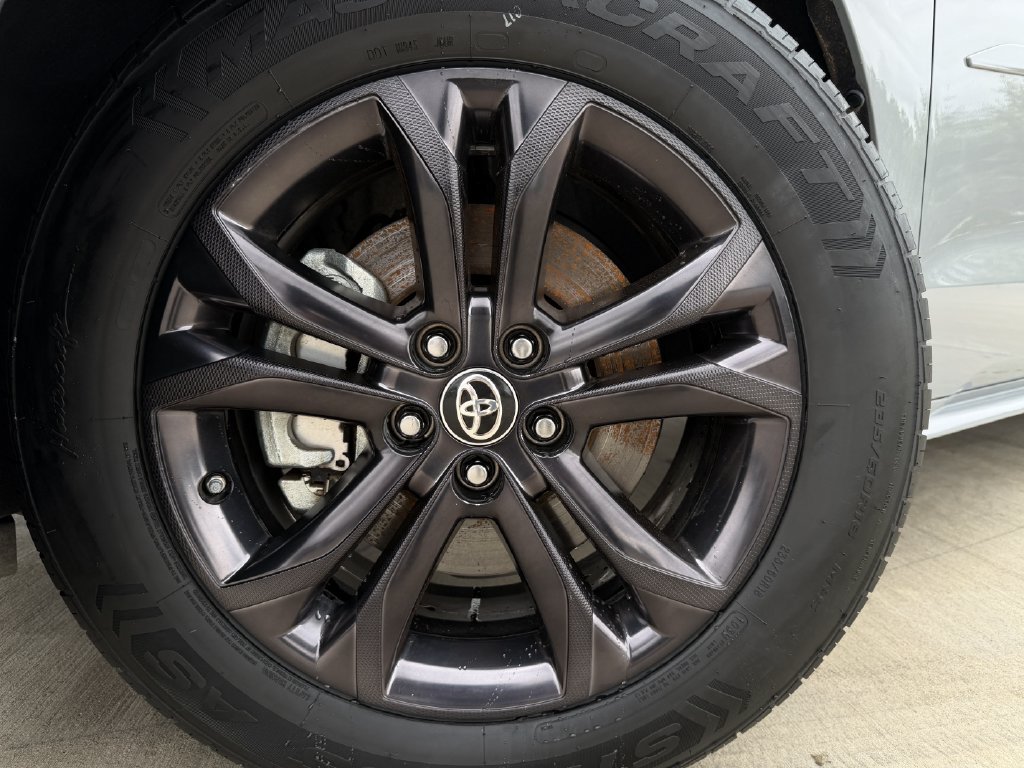 Used 2024 Toyota Sienna XLE Woodland Edition AWD/4WD image 9