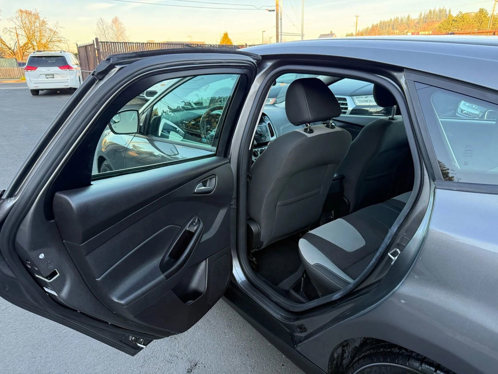 Used 2014 Ford Focus SE w/ SE Sport Package image 10