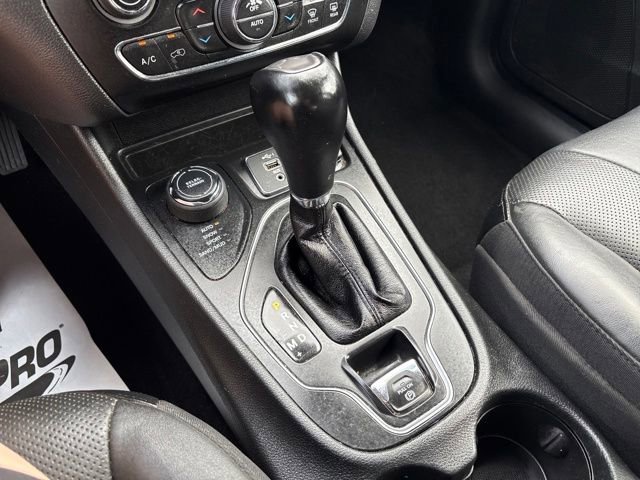 Used 2021 Jeep Cherokee Latitude Lux w/ Comfort/Convenience Group image 21