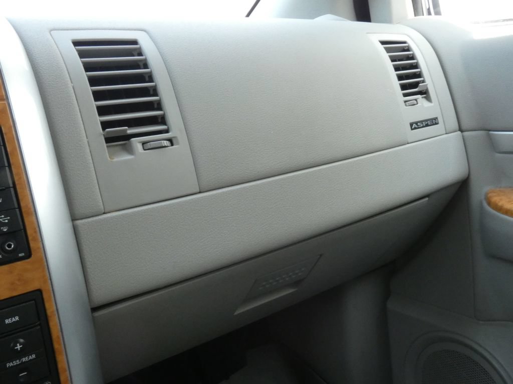 Used 2008 Chrysler Aspen Limited AWD/4WD image 31