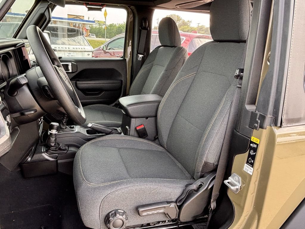 Used 2025 Jeep Wrangler Sport AWD/4WD image 23