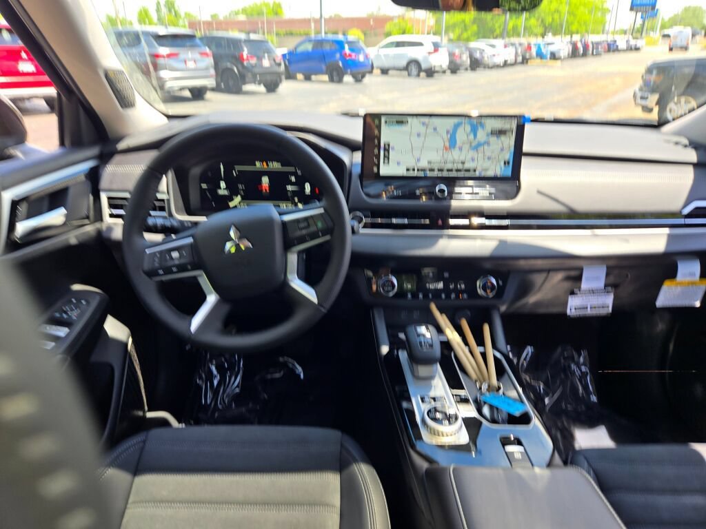 New 2026 Mitsubishi Outlander SE AWD/4WD image 16