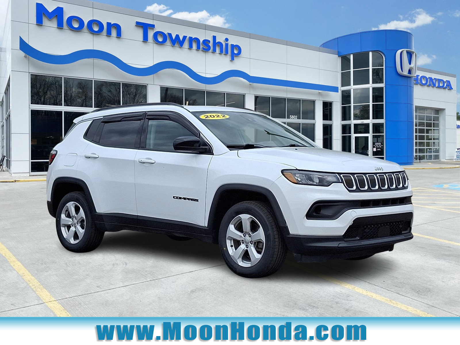 Used 2022 Jeep Compass Latitude w/ Sun and Sound Group AWD/4WD image 1