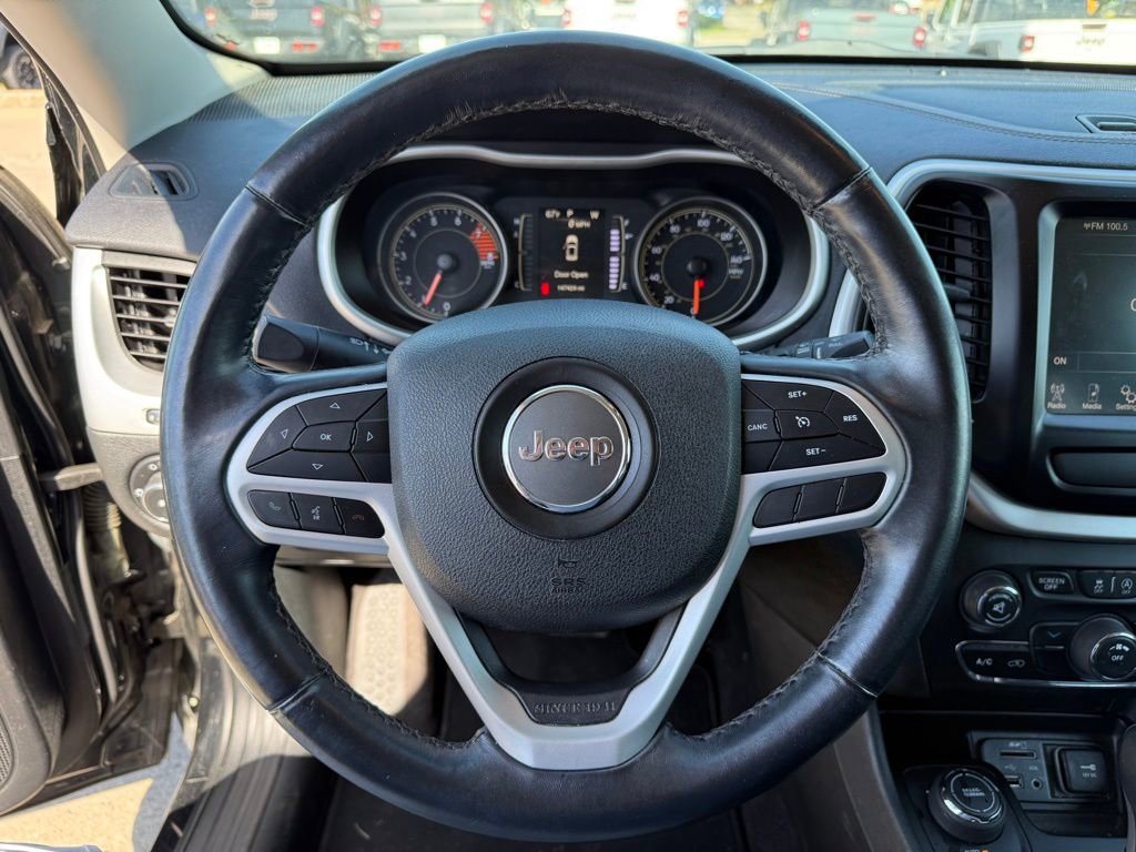 Used 2018 Jeep Cherokee Latitude Plus AWD/4WD image 14