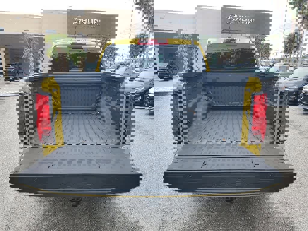 Used 2023 Chevrolet Colorado Trail Boss w/ Technology Package image 10