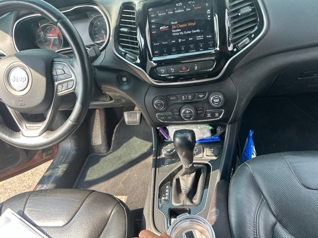 Used 2019 Jeep Cherokee Limited w/ Technology Group AWD/4WD image 15