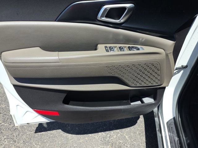 Used 2025 Kia Carnival FWD image 12