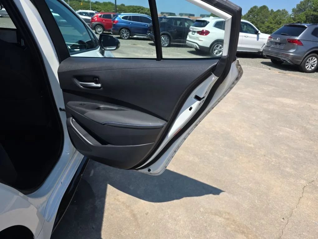 Used 2021 Toyota Corolla SE FWD image 38