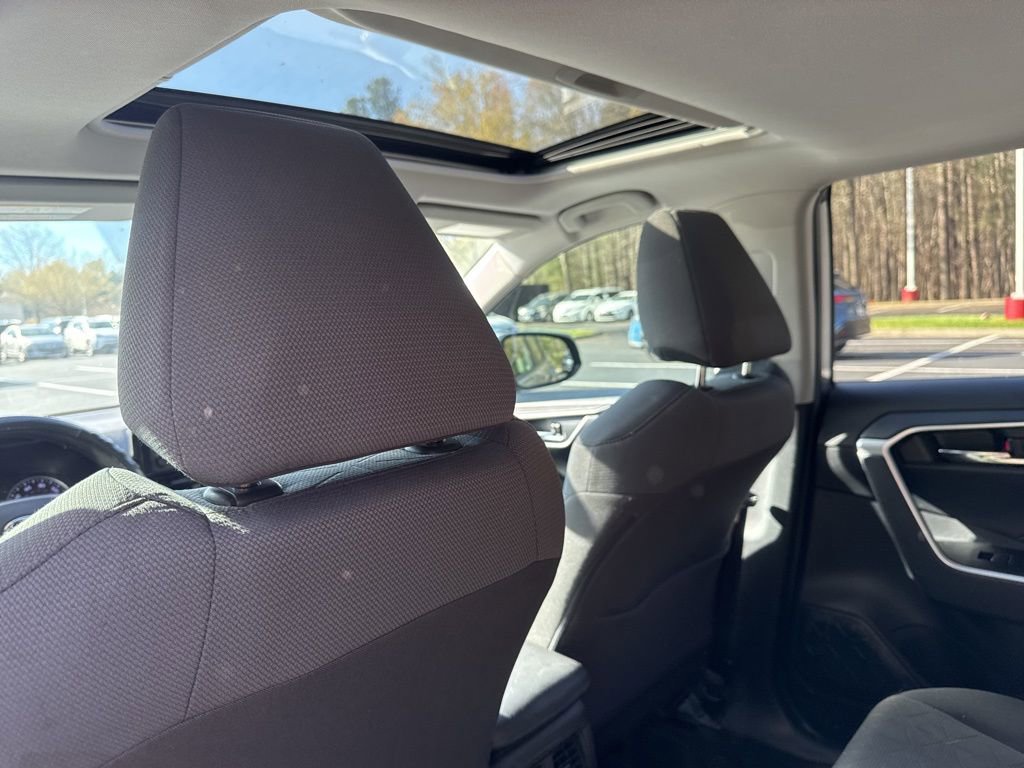 Used 2020 Toyota RAV4 XLE w/ Convenience Package image 10