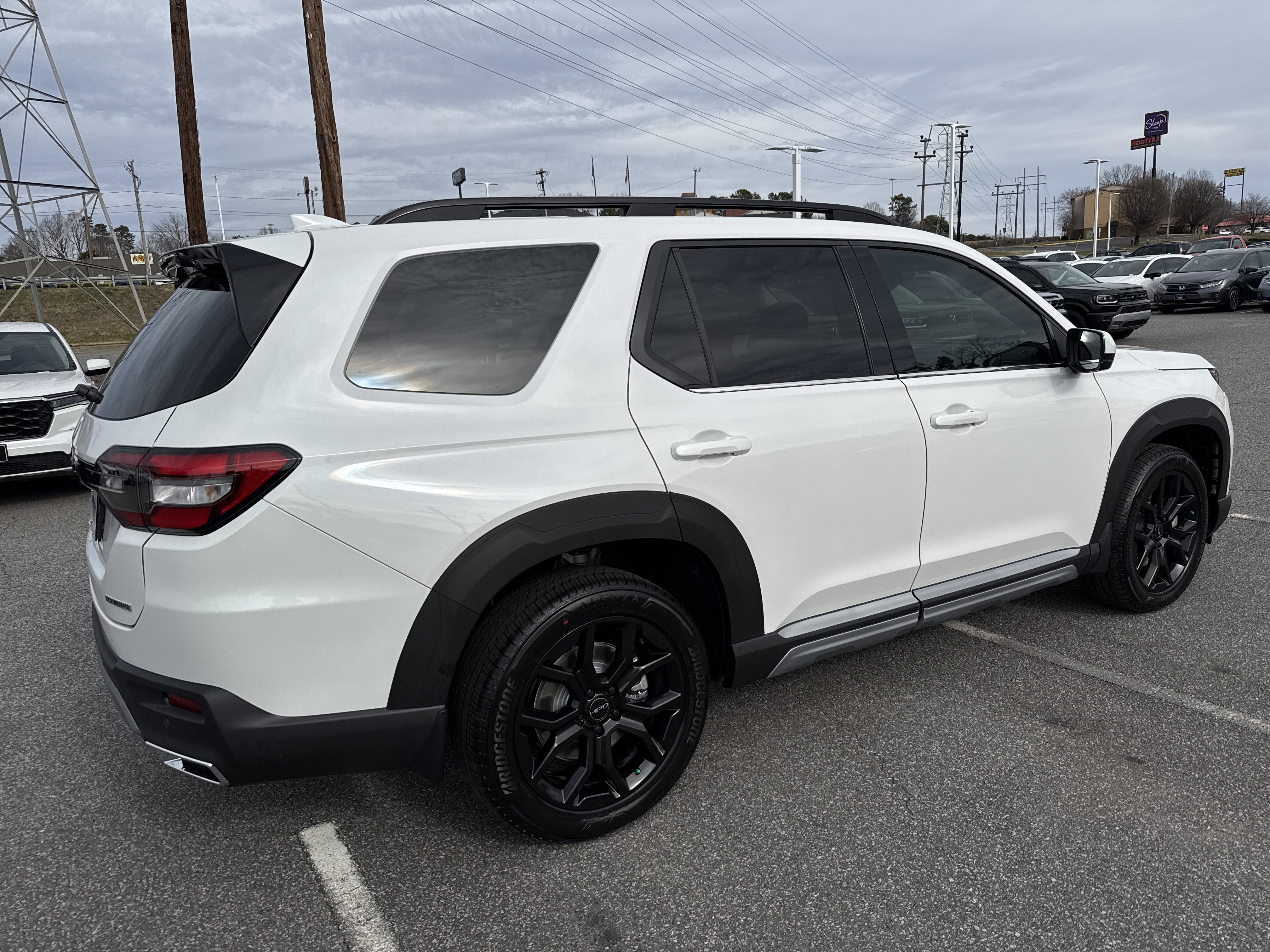 New 2025 Honda Pilot Touring image 9