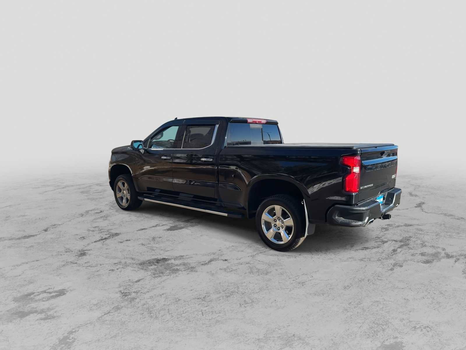 Used 2019 Chevrolet Silverado 1500 High Country w/ Technology Package AWD/4WD image 6