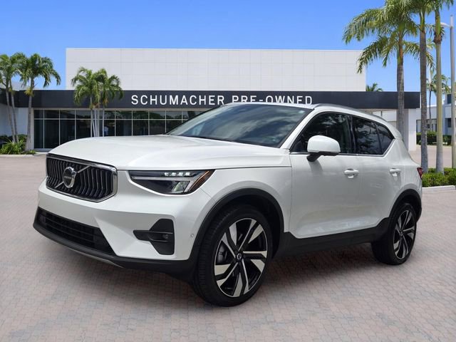 Used 2024 Volvo XC40 B5 Plus w/ Protection Package Premier AWD/4WD image 3