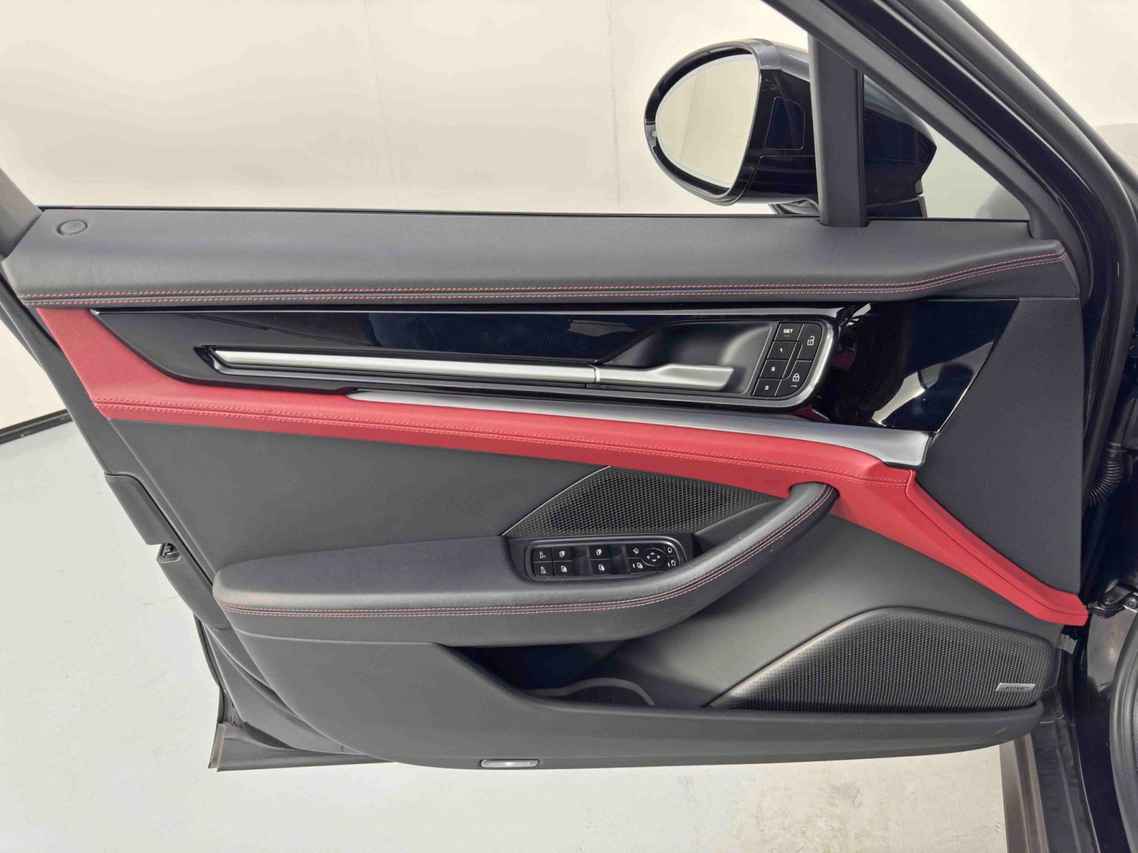 Used 2024 Porsche Panamera image 44