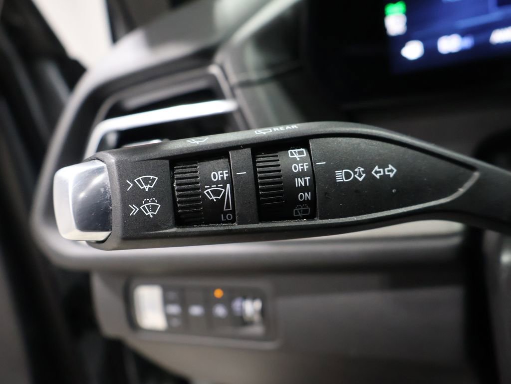 Used 2024 Chevrolet Traverse LT image 35