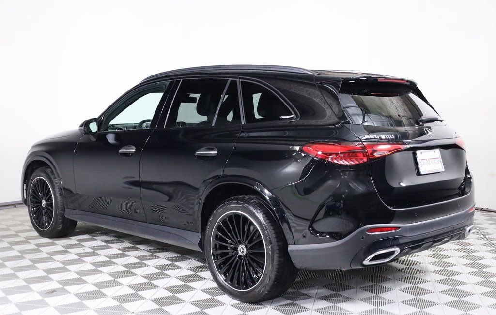 Used 2024 Mercedes-Benz GLC 300 4MATIC image 4