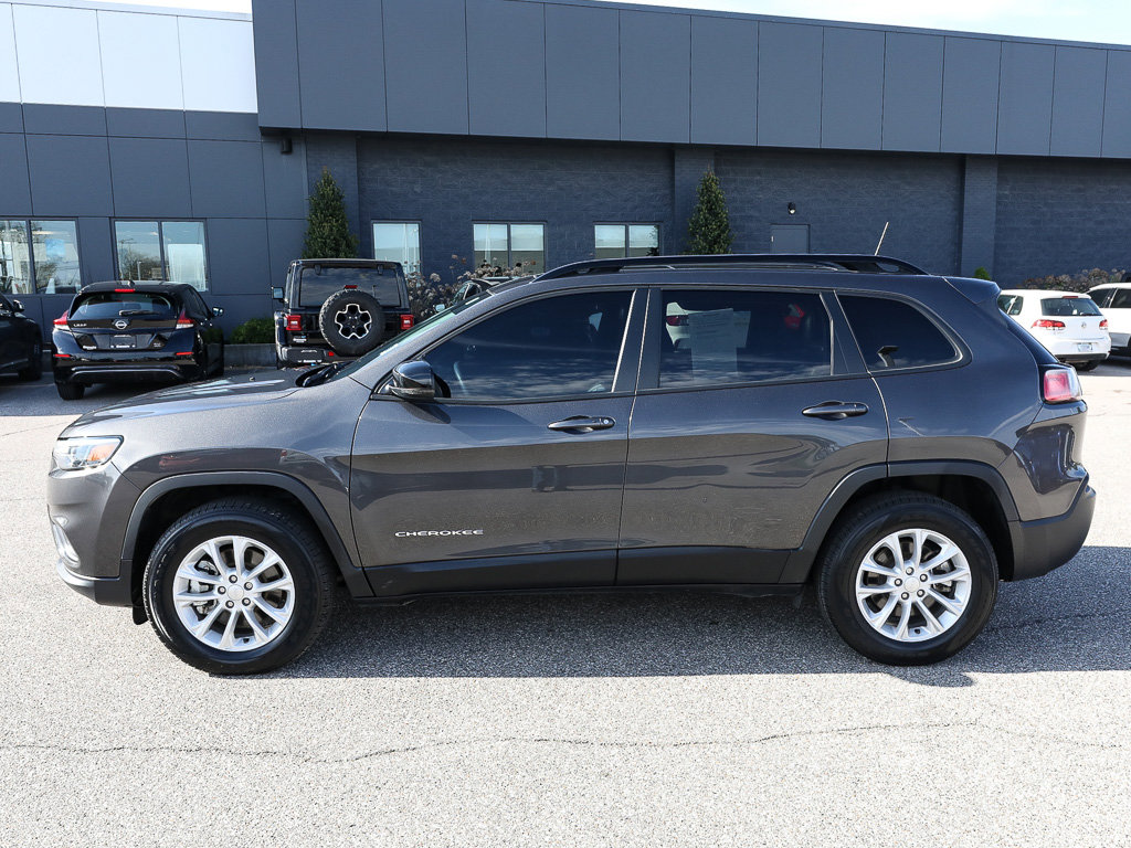 Used 2022 Jeep Cherokee Latitude Lux w/ Sun & Sound Group image 2