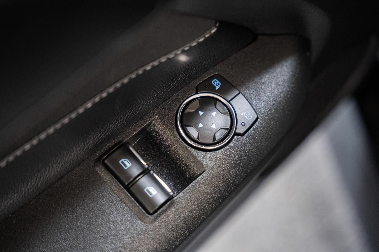Used 2018 Ford Mustang Coupe RWD image 27