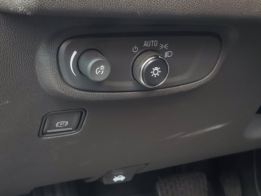 Used 2022 GMC Terrain SLE w/ Driver Convenience Package AWD/4WD image 9