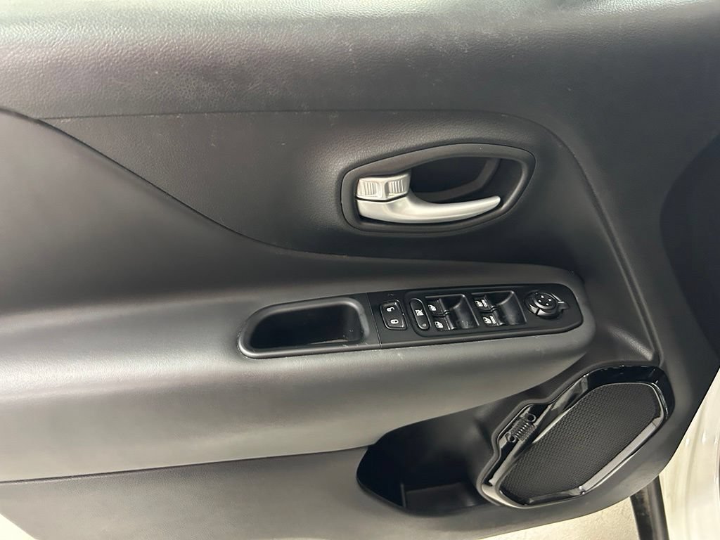 Used 2023 Jeep Renegade Altitude w/ Convenience Group I AWD/4WD image 17