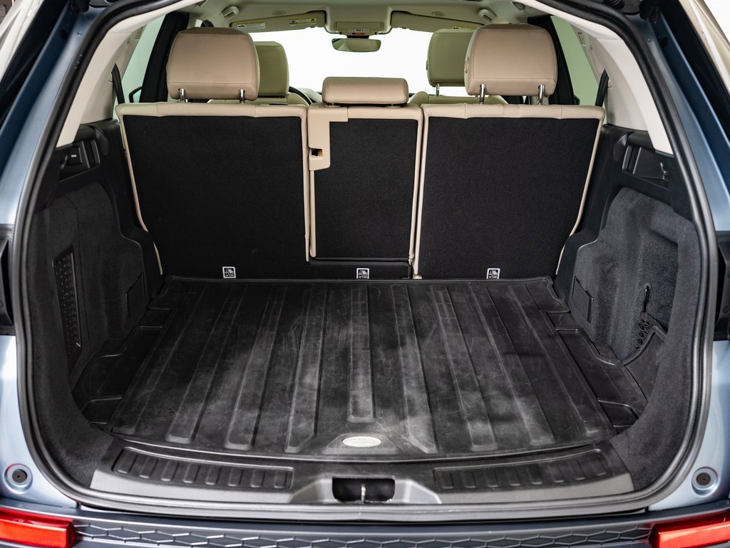 Used 2022 Land Rover Discovery Sport SE image 16