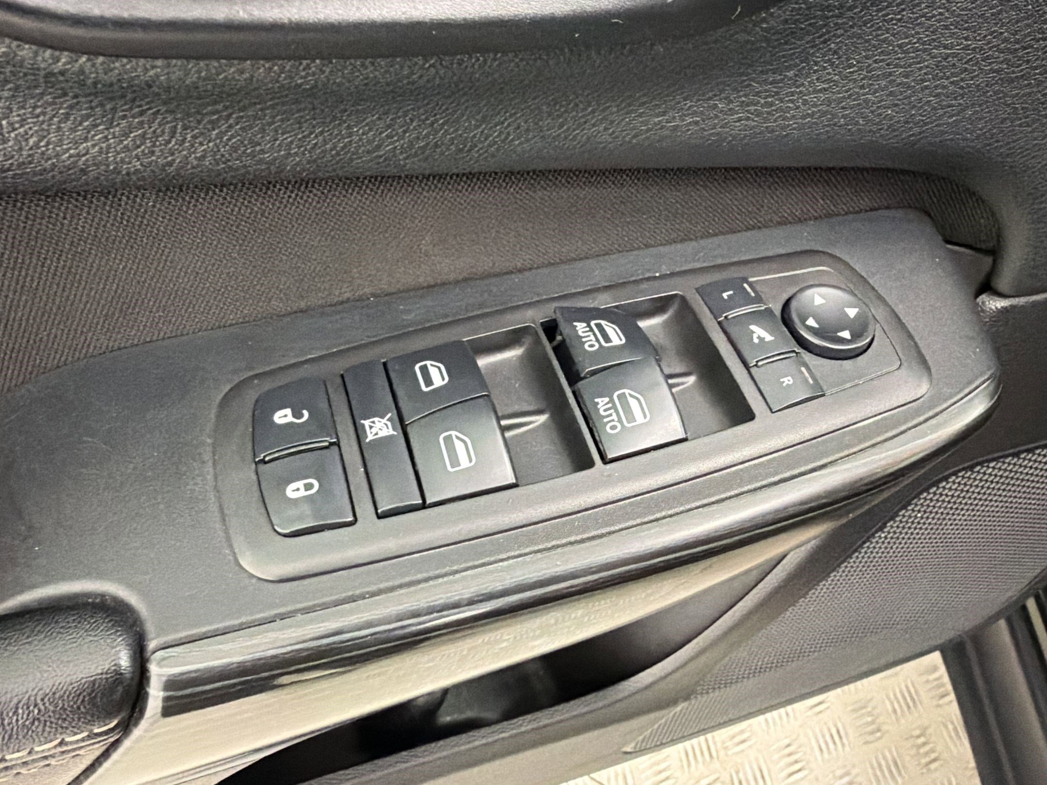 Used 2016 Jeep Cherokee Latitude image 12