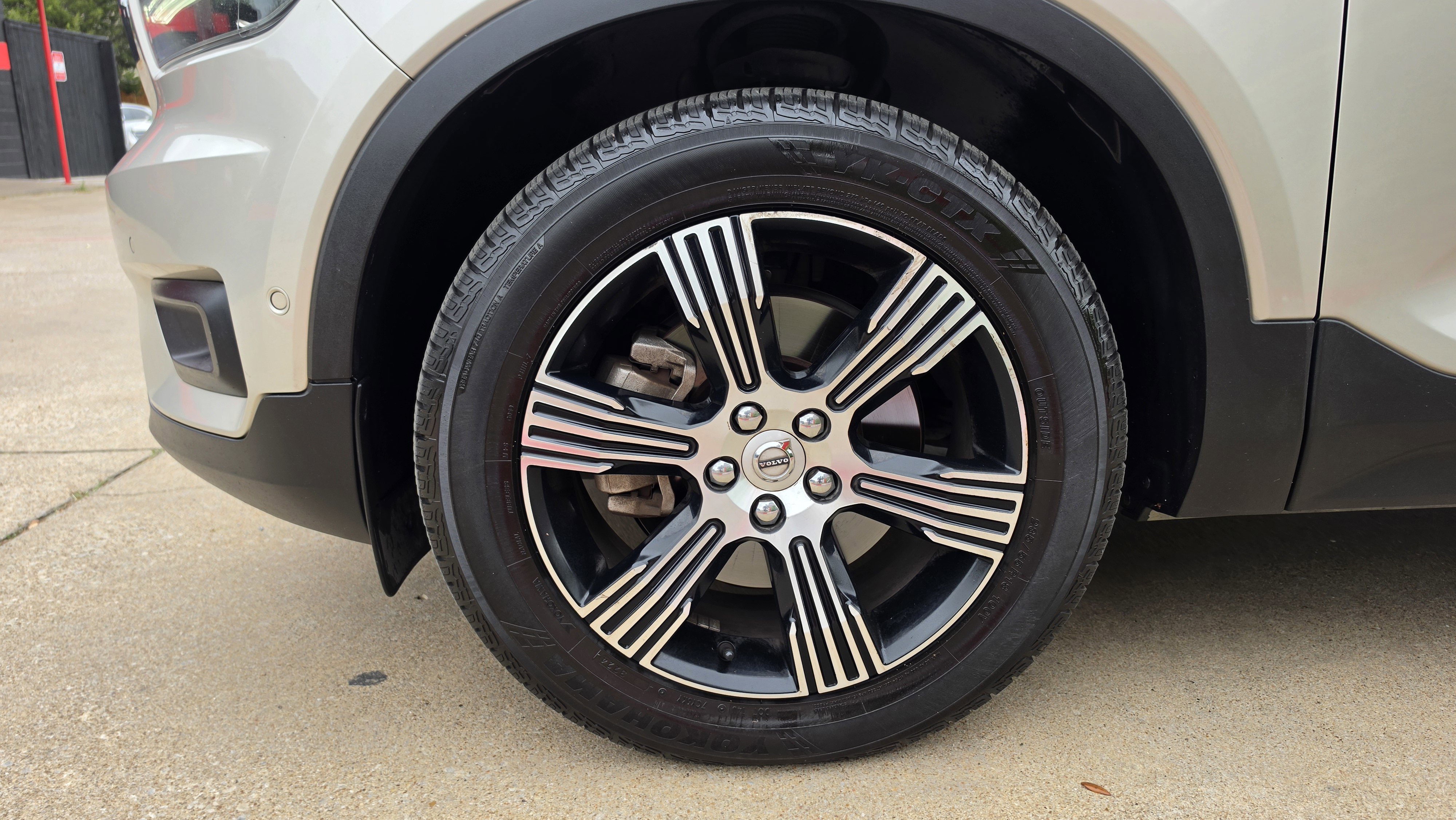 Used 2019 Volvo XC40 T5 Inscription AWD/4WD image 13